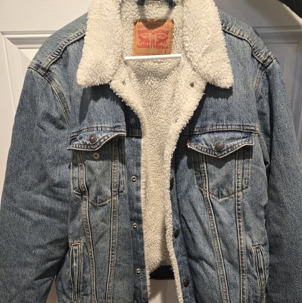 WOT Levi’s Sherpa Denim Chore Snap Button Jacket Never Worn.
